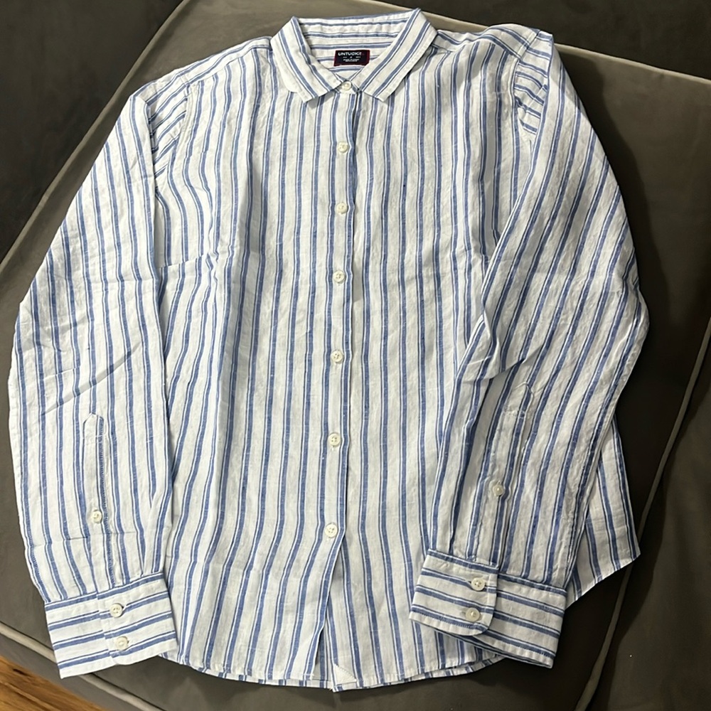 UNTUCKit Blue and White Button Down Shirt